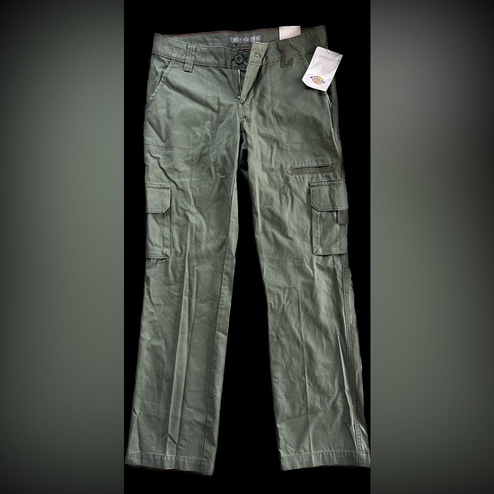 Dickies relaxed fit straight leg cargo pants brand new with tag